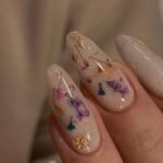 Read more about the article 10 Floral Nail Art Inspirations