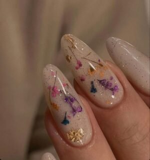 Read more about the article 10 Floral Nail Art Inspirations