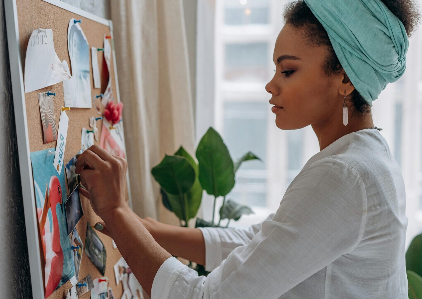 You are currently viewing The Vision Board Mistakes That Are Quietly Blocking Your Glow-Up